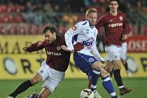 Sparta - Kladno 5:0, patrik Berger i bránil, tady Ondřeje Szabo