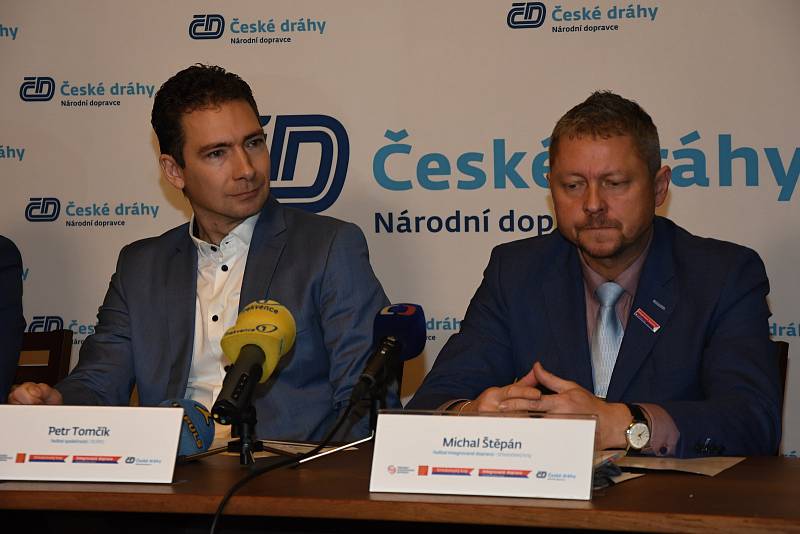Na snímku zleva: ředitel ROPID Petr Tomčík a ředitel IDSK Michal Štěpán.