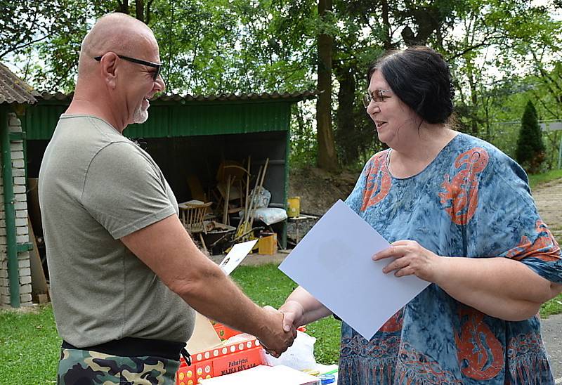 Druhý ročník soutěže střelby z pistole ve Zvoleněvsi na počest válečného veterána Ludvíka Darovce.