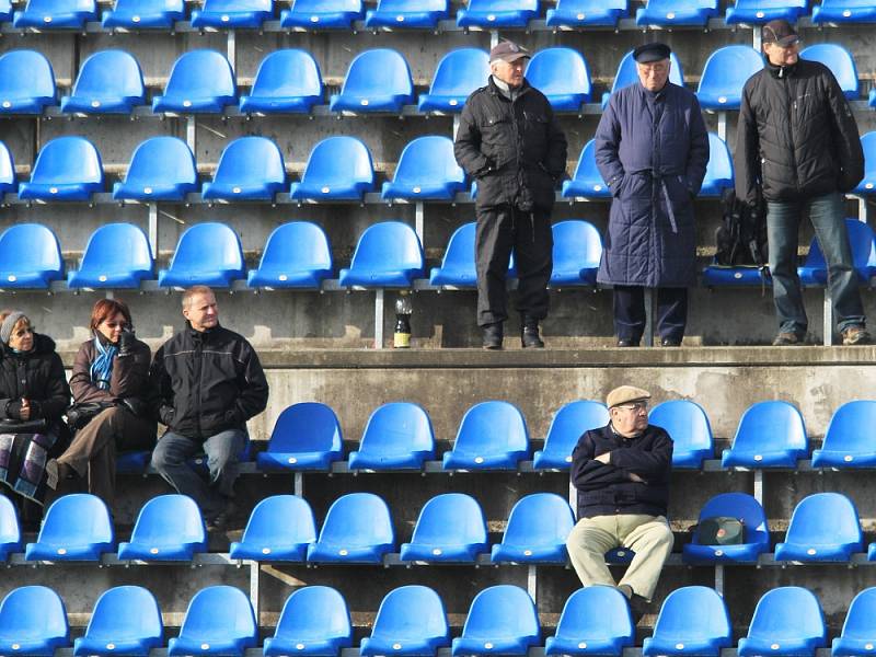 Kladno přenechalo důležité body Měcholupům // SK Kladno -SK Horní Měcholupy 1:3 (0:2) , utkání 14.k. CFL. ligy 2012/13, hráno 10.11.2012