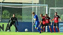 Králův Dvůr (v modrém) podlehl doma v MOL Cupu Táborsku 1:2. 