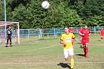 Nováček krajského přeboru Libušín (v červeném) v prvním kole nečekaně doma přehrál obhájce prvenství Poříčí 3:2 na penalty.