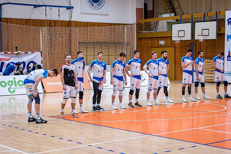 Volejbalisté Kladna (v bílém) vyhráli domácí zápas proti Zlínu 3:0.