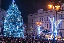Rozsvícení Vánočního stromu splněných přání v Kladně naplnilo náměstí Starosty Pavla, 2019.