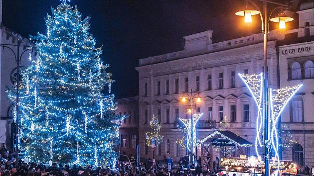 Kladeňáci dostanou na Vánoce od radnice dvě kluziště a strom z Lidic -  Kladenský deník
