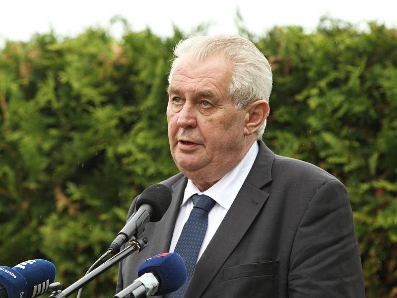 Hlavní projev přednesl prezident České republiky Miloš Zeman // Pietní vzpomínka k 74. výročí vyhlazení obce Lidice se konala 11. června 2016