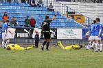 Dva žlutí na zemi a jedna žlutá pro SK // SK Kladno a.s. - Sparta Praha B a.s. 0:0 (0:0), 2. kolo Gambrinus ligy 2009/10, hráno 20.3.2011