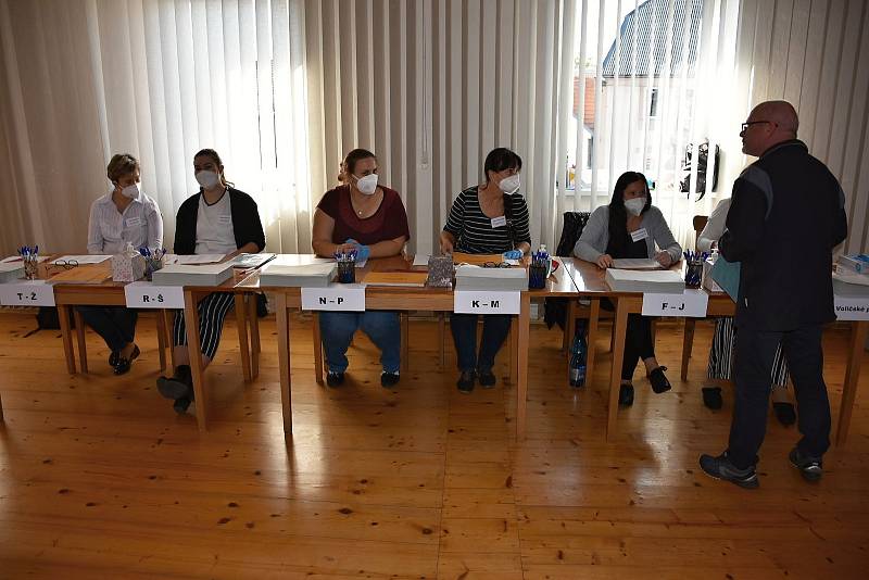 Parlamentní volby v Kačici, 8. října 2021.