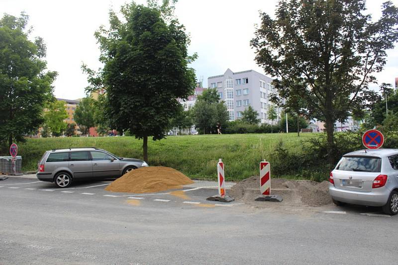 Rekonstrukce kladenské ulice Václava Rabase by měla trvat do konce září.