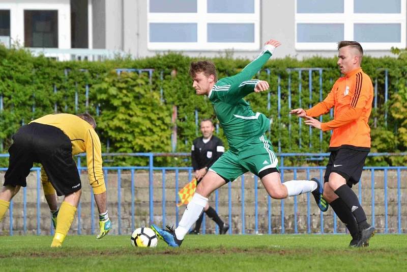 I. B třída: Slaný (v oranžovém) rozdrtilo doma Tatran Rakovník B 7:1.