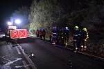 Na silnici I/16 u obce Sazená se 13. října 2021 srazil osobák s dodávkou, dva lidé uhořeli, čtyři jsou těžce zranění.