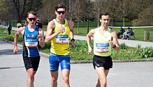 V krásném prostředí olomouckého parku ve Smetanových sadech vybojoval Vít Hlaváč (uprostřed) mistrovský titul v chodeckém závodě na 20 kilometrů.