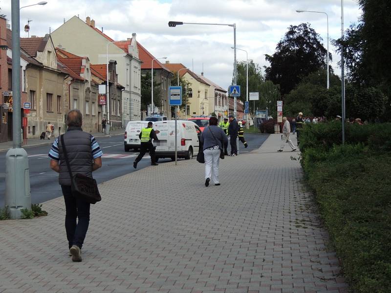 Vážná nehoda se stala v pátek dopoledne nedaleko kladenského gymnázia. Auto zde srazilo chodkyni.