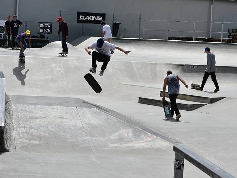 Po čtvrté závodili skateboardisté všech kategoriích ve skate parku Kladno při  Skate Punk Jam Vol 4. Foto: Jiří Skála