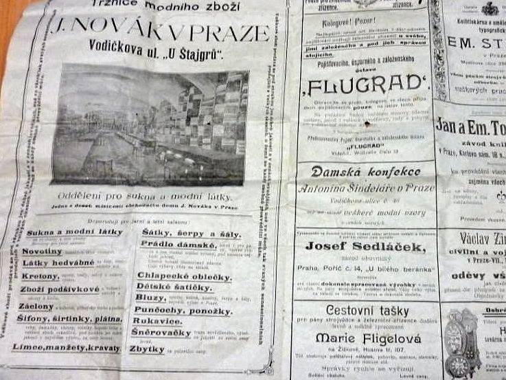 Nalezené historické předměty a listiny v hroznu knovízského kostela při rekonstrukci věže