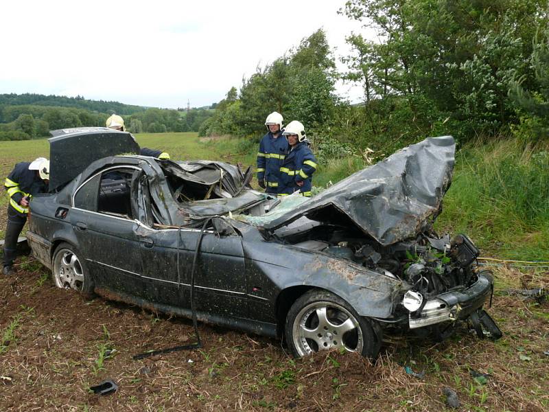 Tragická dopravní nehoda se stala na silnici R6.