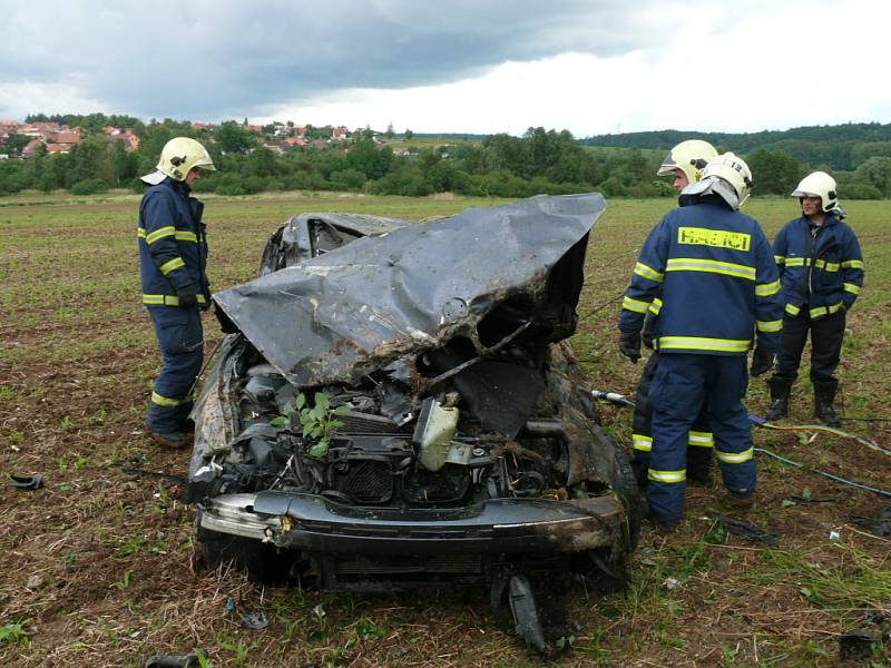 Tragická dopravní nehoda se stala na silnici R6.