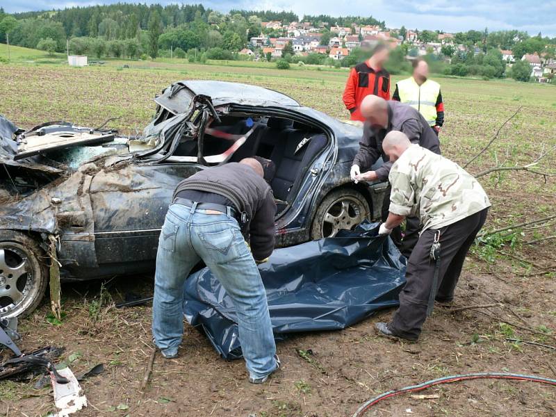 Tragická dopravní nehoda se stala na silnici R6.