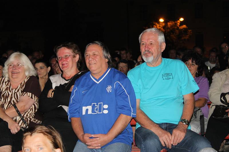 Rožnění uherského býka. Slaný, 8. září 2012. Spojeno s návštěvou památek v rámci Dnů evropského dědictví a odhalením obří keramické slánky do slánské sbírky. Věnovalo ji sdružení patriotů Slaného. Nechyběl ani koncert Ivana Mládka.