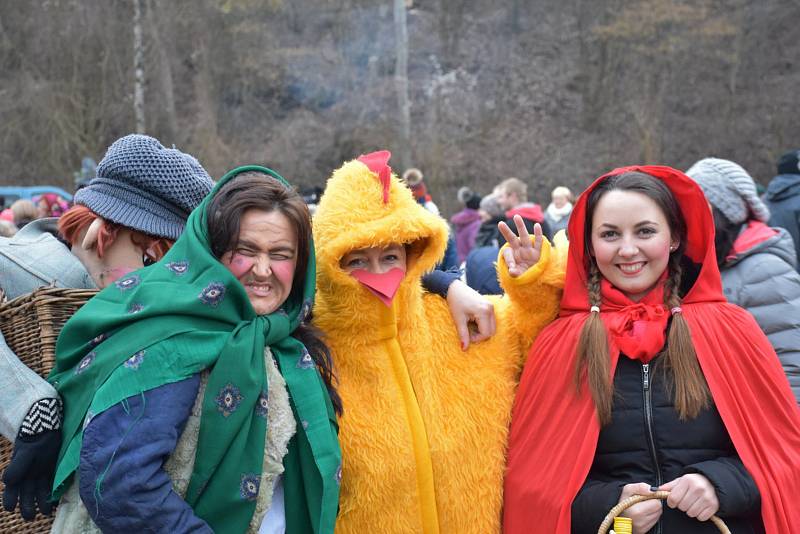 Mayrovka se maskami jen hemžila, o zábavu bylo postaráno.