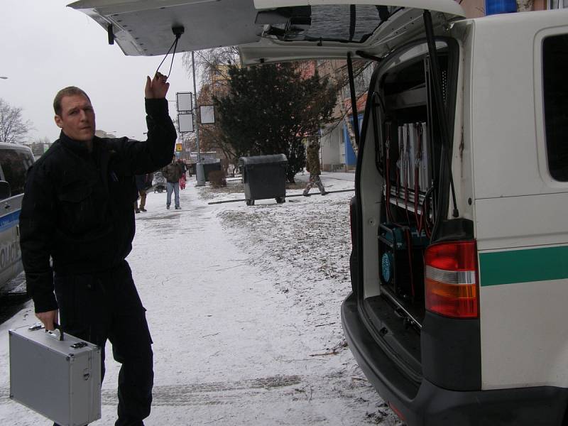 Na místě tragédie zasahovali hasiči, policisté i záchranáři.