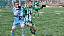 Slovan Bratislava B (ve světle modrém) porazil v přípravě Sokol Hostouň 2:1.