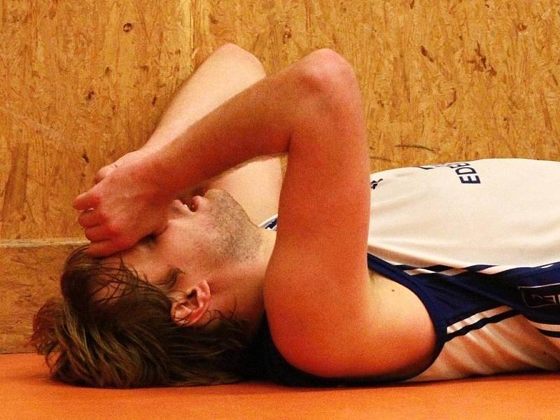 Dramatický soboj pod koši nakonec vyzněl pro kladenské. BK Kladno "A" - Jiskra Domažlice 85:82, 2. basketbalová liga mužů,  4.12.2010