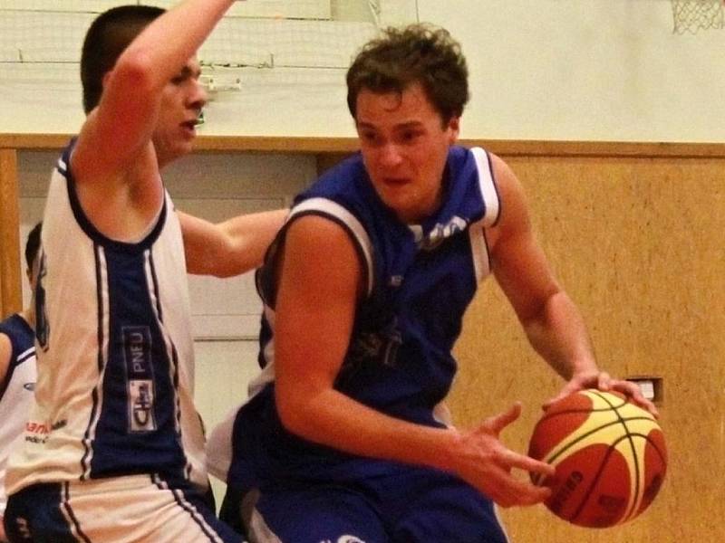 Dramatický soboj pod koši nakonec vyzněl pro kladenské. BK Kladno "A" - Jiskra Domažlice 85:82, 2. basketbalová liga mužů,  4.12.2010