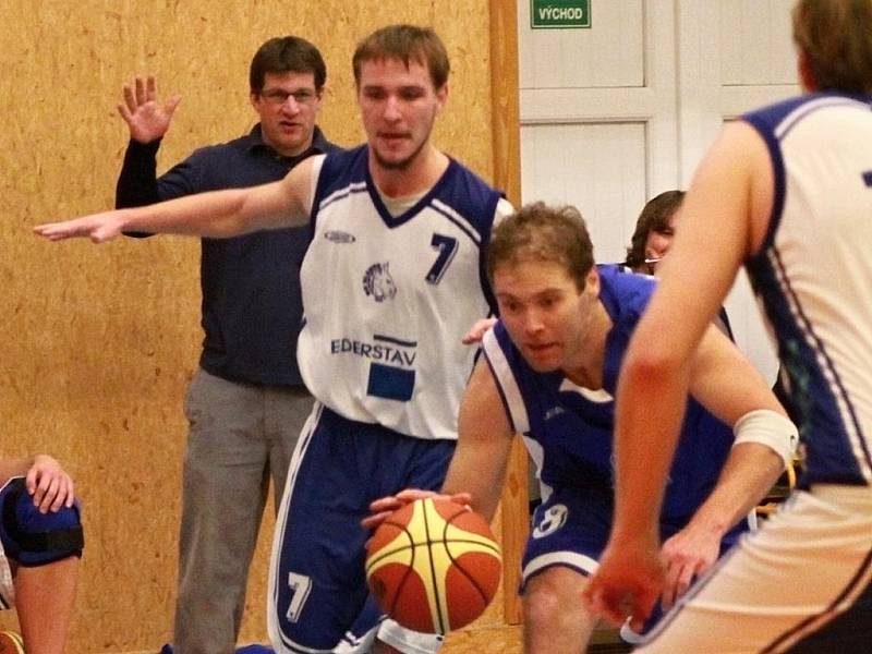 Dramatický soboj pod koši nakonec vyzněl pro kladenské. BK Kladno "A" - Jiskra Domažlice 85:82, 2. basketbalová liga mužů,  4.12.2010