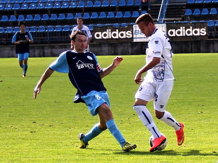 Kladno (v bílém) zdolalo doma Libiš 2:1. Vpravo autor rozhodující trefy Dan Bořík. 