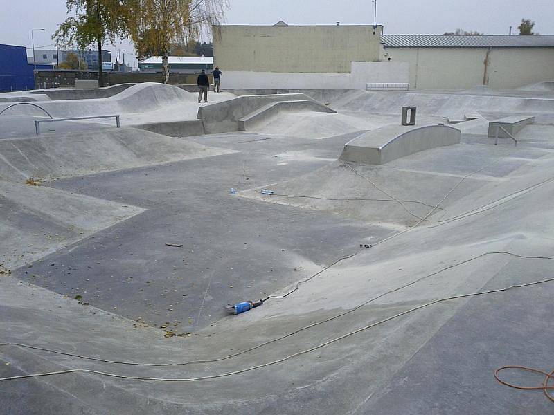 Nový skatepark u hlavního nádraží v Kladně.