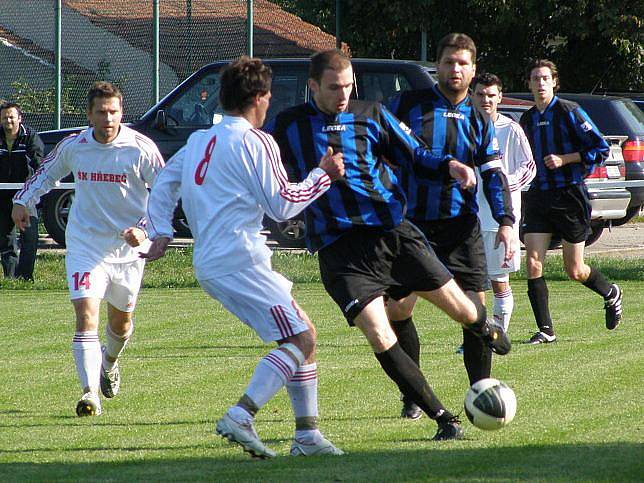 Hřebeč - Lidice 3:2, Ladislav Falout utkání nedohrál, dostal červenou kartu. 