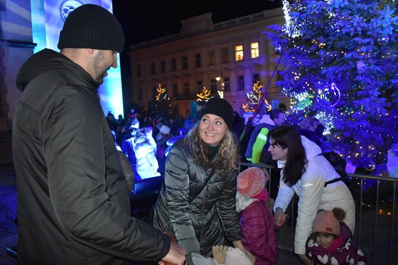 Kladenské Vánoce rozsvítily tisíce světel a Pohádkový strom splněných přání.