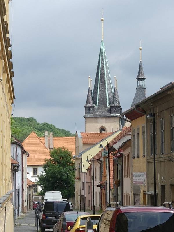 Adamova cesta do středověkého města.