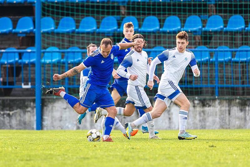 V divizním derby mezi Kladnem a Slaným se body dělily po remíze 2:2.