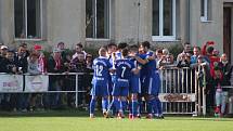 Třetiligový Slovan Velvary přivítal v rámci MOL Cupu mistrovskou Slavii Praha.