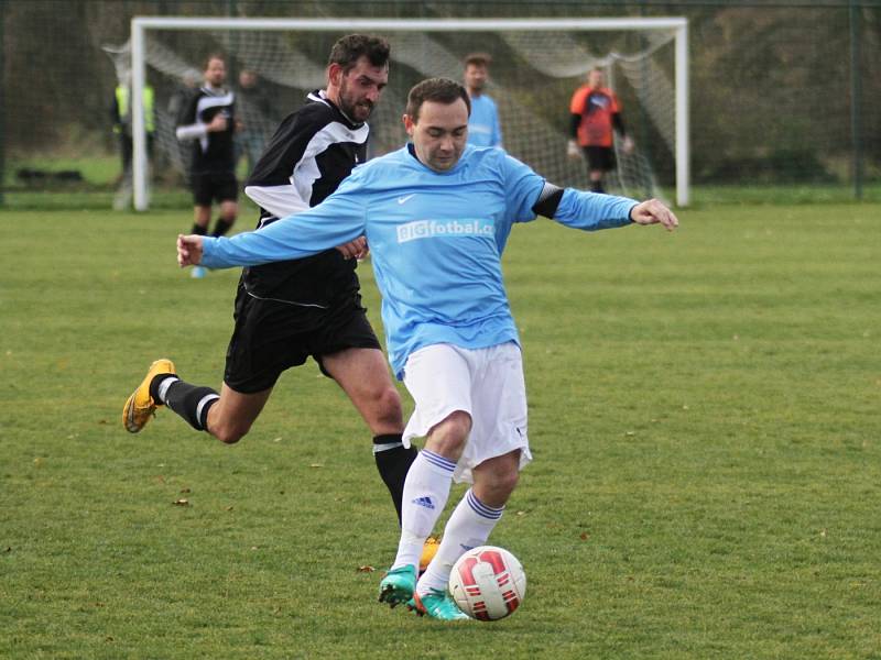 Hřebečský brankostroj se zasekl až na čísle 8. Boj hostí o čestný úspěch marný. // SK Hřebeč - Stejstav Hýskov  8:0, I. B. tř. sk.A, 14. 11. 2015