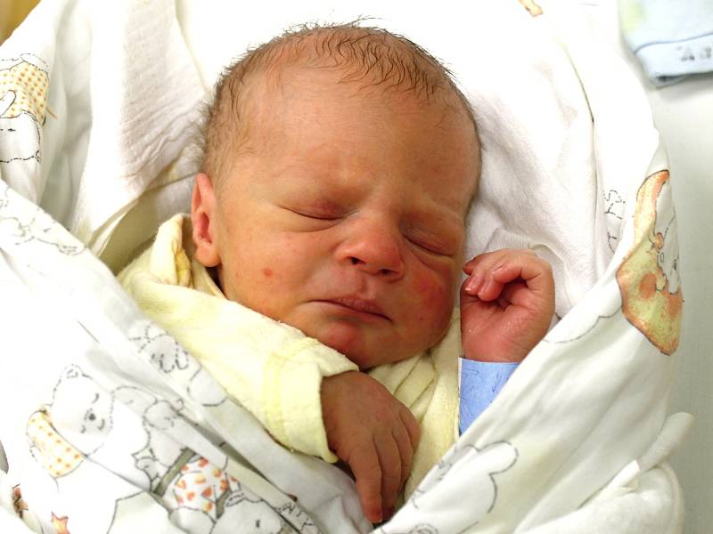 JAN KUNA, MALÉ KYŠICE. Narodil se 18. listopadu 2017. Váha 2740 gramů, míra 48 cm. Rodiče jsou Veronika a Jan Kunovi. (porodnice Slaný)
