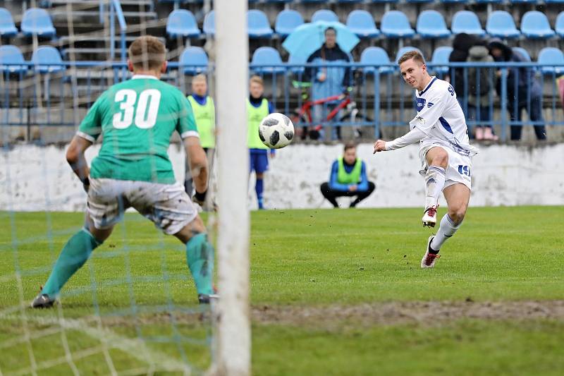 Derby v di vizi ovládlo Kladno (v bílém), doma porazilo Slaný 4:1.