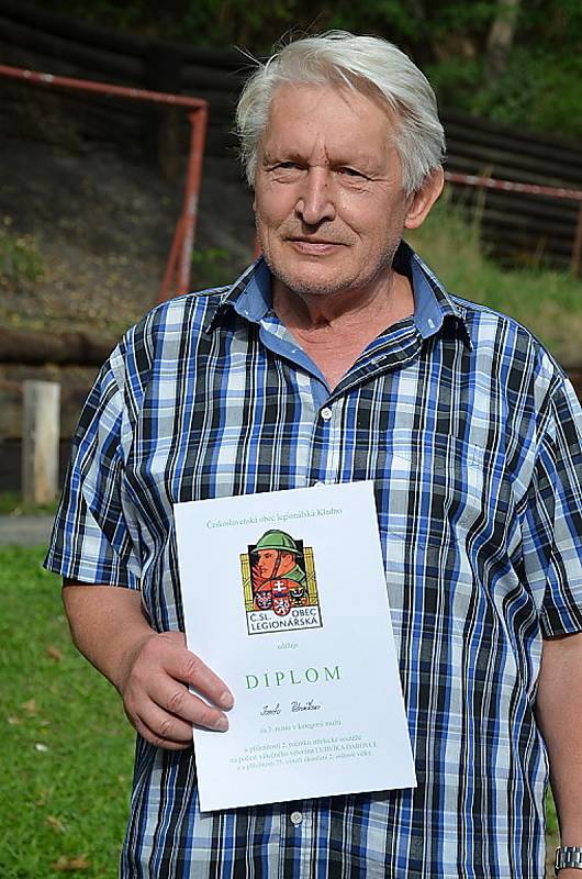 Druhý ročník soutěže střelby z pistole ve Zvoleněvsi na počest válečného veterána Ludvíka Darovce.