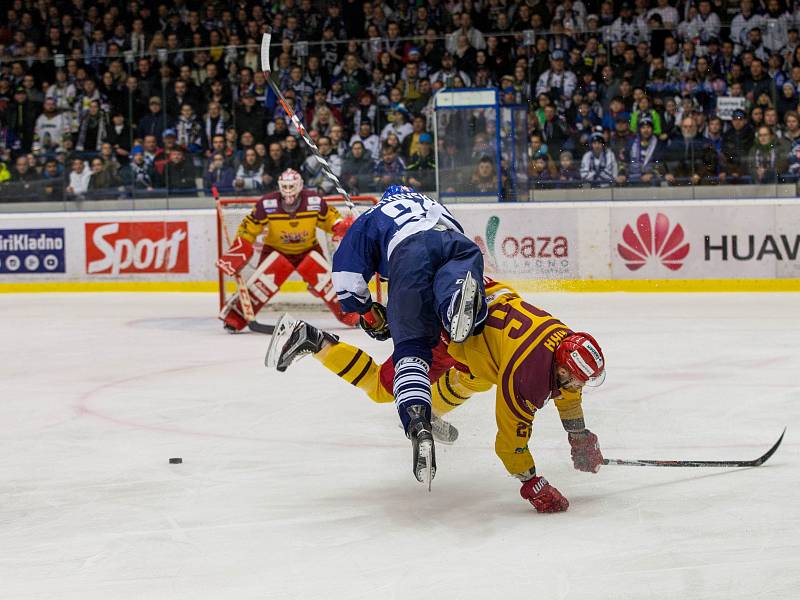 Kladno - Jihlava, čtvrtý zápas play off, bodyček Říhy na Cetkovského