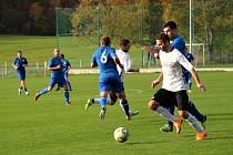 Doksy - Sokoleč 0:3, hostující favorit v bílém nepřipustil komplikace. .