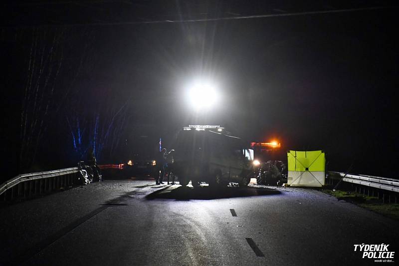 V neděli 15. prosince se stala na 12. kilometru dálnice D7 ve směru na Slaný tragická dopravní nehoda.