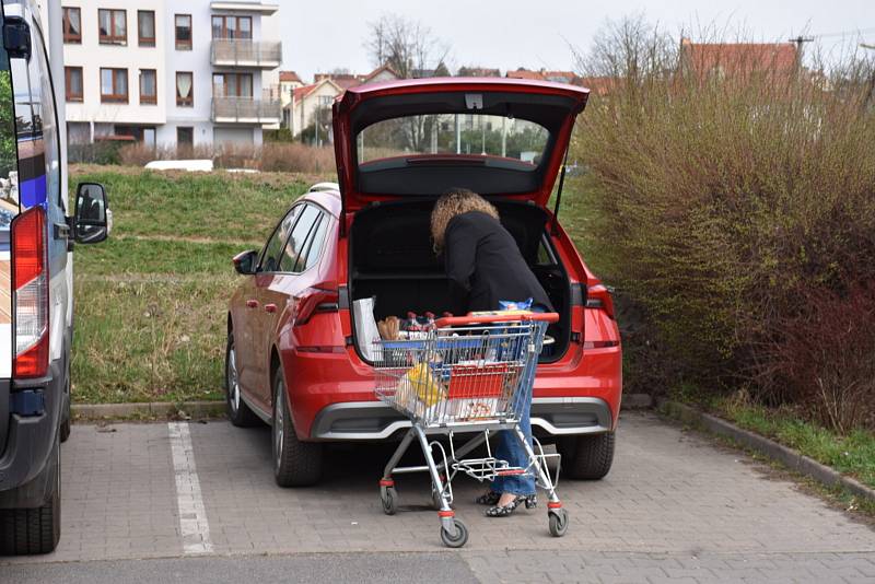 Obchoďáky praskají ve švech i na Kladensku.