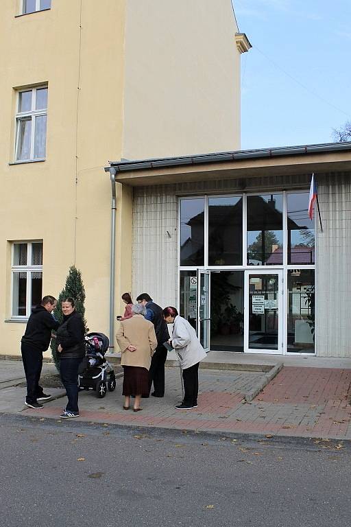 Volby ve Velvarech, Luníkově a Slaném