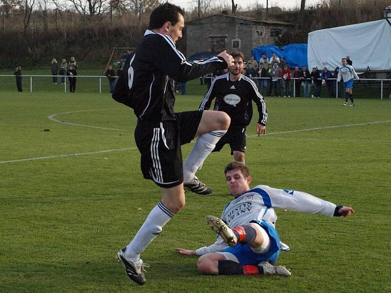 Vraný - Černolice 0:0, solidní rozlučka s podzimem v I. A třídě. Maliňákův skluz