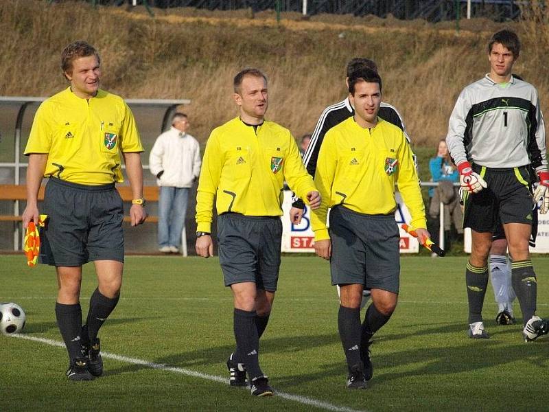 Vraný - Černolice 0:0, solidní rozlučka s podzimem v I. A třídě. Sudím se zápas před panem Macelou povedl. 