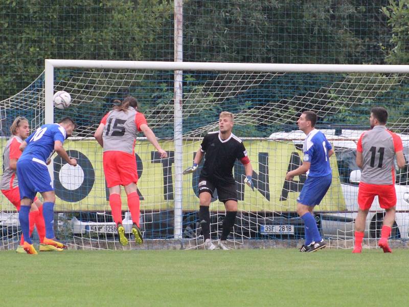 I. B třída, 2. kolo: Slovan Velvary B (v modrobílém) - Slavia Velký Borek (4:0)