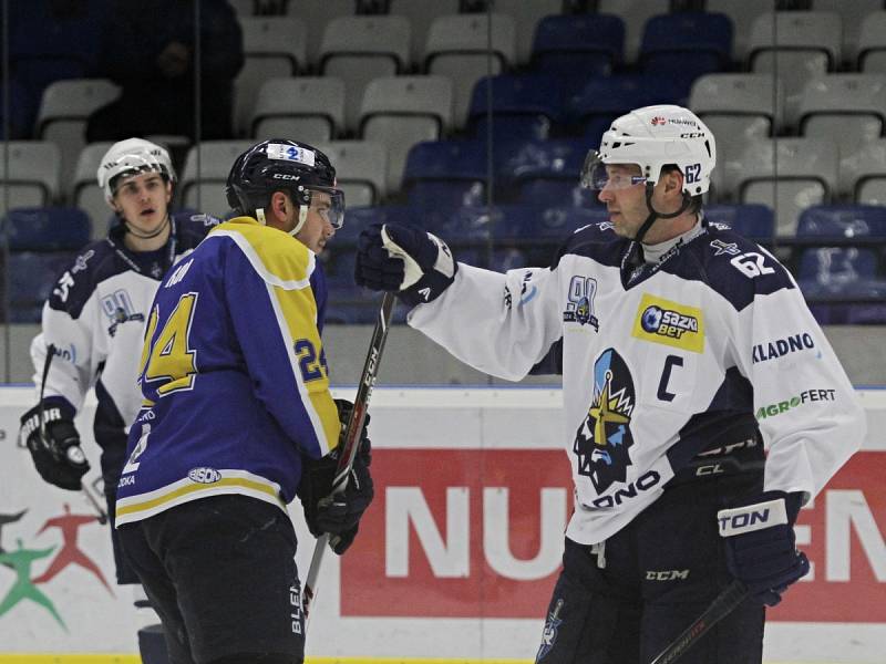 Tenkrát neatakuje soupeře, jede si pro pochvalu za parádní branku se Stachovi // Rytíři Kladno – HC Slovan Ústečtí lvi 6:1, 1. hokejová liga 2014-15 / 10. 1. 2015