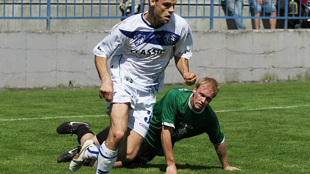 Ani velký tah na branku Pavla Bartoše otočit uktání nepomohl //SK Kladno - LOKO Vltavín a.s. 2:3, utkání 26.k. CFL. ligy 2011/12, hráno 5. 5. 2012